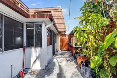 623 Springdale Circle, Palm Springs, FL 33461 - Photo 4