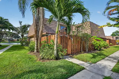 623 Springdale Circle, Palm Springs, FL 33461 - Photo 2