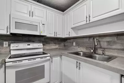623 Springdale Circle, Palm Springs, FL 33461 - Photo 14