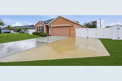 428 SE Fairchild Avenue, Port Saint Lucie, FL 34984 - Photo 2
