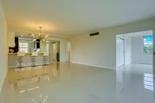 535 Oaks Dr, Pompano Beach, FL 33069 - Photo 2