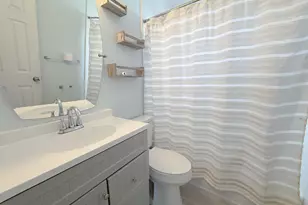 320 NE 60th St, Oakland Park, FL 33334 - Photo 6