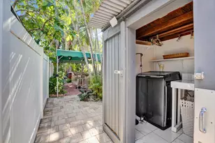 1036 NE 9th Ave, Fort Lauderdale, FL 33304 - Photo 50