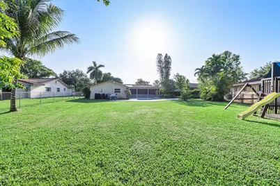 4020 NW 113th Avenue, Coral Springs, FL 33065 - Photo 4