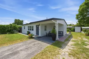330 NE 59th Ct, Oakland Park, FL 33334 - Photo 2