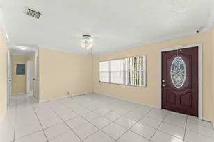 610 SW 10th Ct, Deerfield Beach, FL 33441 - Photo 4