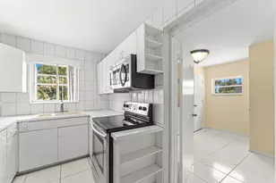 610 SW 10th Ct, Deerfield Beach, FL 33441 - Photo 8