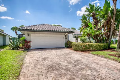 32 Glens Drive E, Boynton Beach, FL 33436 - Photo 1