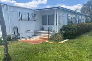 586 NE 47th St, Deerfield Beach, FL 33064 - Photo 28