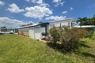 586 NE 47th St, Deerfield Beach, FL 33064 - Photo 26