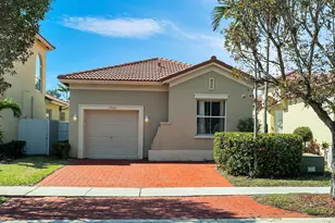 2302 NE 37th Rd, Homestead, FL 33033 - Photo 2