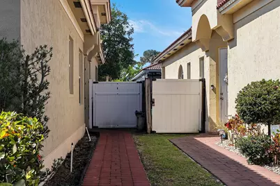 2302 NE 37th Road, Homestead, FL 33033 - Photo 4