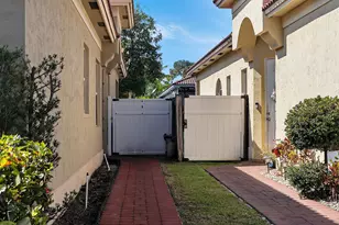2302 NE 37th Rd, Homestead, FL 33033 - Photo 4