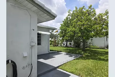 5805 NW 83rd Avenue, Tamarac, FL 33321 - Photo 4