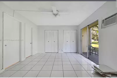 100 SW 132nd Way #109k, Pembroke Pines, FL 33027 - Photo 4