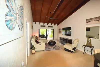 2280 Poinsetta Court, Pembroke Pines, FL 33026 - Photo 2