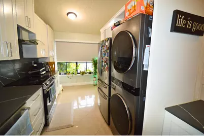 2280 Poinsetta Court, Pembroke Pines, FL 33026 - Photo 8