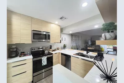 690 SE 23rd Avenue #1, Pompano Beach, FL 33062 - Photo 1