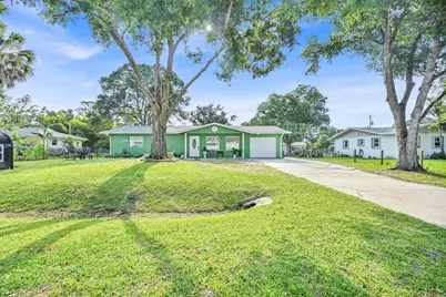 5214 Bowling Green Drive, Fort Pierce, FL 34951 - Photo 2