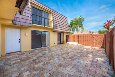 941 Springdale Circle, Palm Springs, FL 33461 - Photo 20