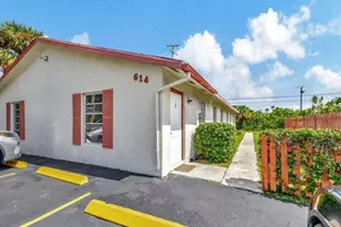 614 Holly Dr, Palm Beach Gardens, FL 33410 - Photo 1