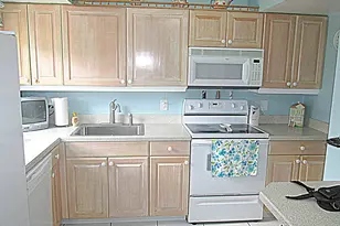 10 Colonial Club Dr, Boynton Beach, FL 33435 - Photo 8