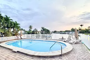 1004 Pine Dr, Pompano Beach, FL 33060 - Photo 20
