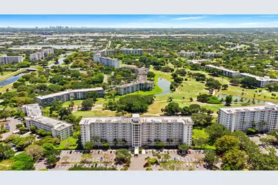3510 Oaks Way #1002, Pompano Beach, FL 33069 - Photo 2