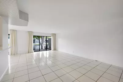 9717 N New River Canal Road #409, Plantation, FL 33324 - Photo 4