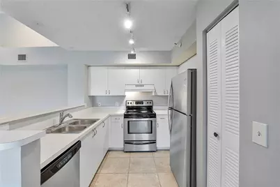 120 Yacht Club Way #305, Hypoluxo, FL 33462 - Photo 6