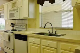 3801 Spatterdock Ln, Port Saint Lucie, FL 34952 - Photo 6
