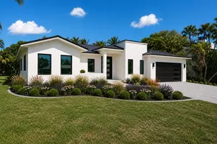 11 Middle Rd, Sewalls Point, FL 34996 - Photo 2