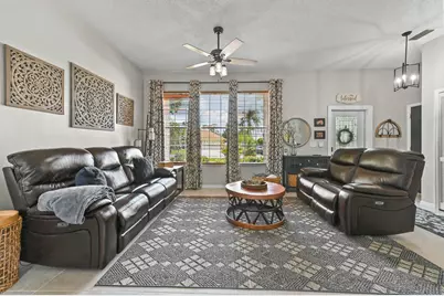 118 Royal Pine Circle N, Royal Palm Beach, FL 33411 - Photo 4