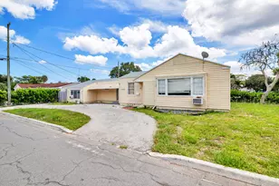 1048 Vandeventer St, West Palm Beach, FL 33405 - Photo 1