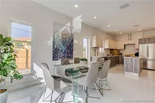 682 NE 43rd St, Oakland Park, FL 33334 - Photo 8