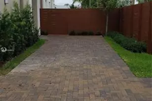 682 NE 43rd St, Oakland Park, FL 33334 - Photo 24