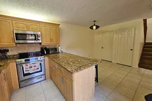 9982 NW 6th Ct, Plantation, FL 33324 - Photo 4