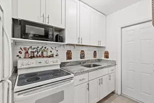 1021 NE 24th Ave, Pompano Beach, FL 33062 - Photo 16