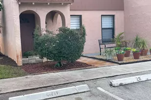 28 Madrid Ln, Davie, FL 33324 - Photo 2
