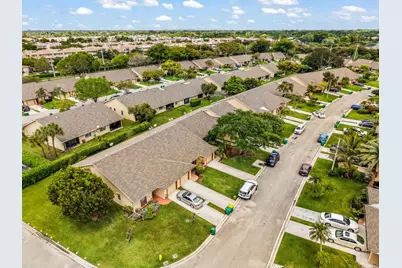 9663 NW 76th Street, Tamarac, FL 33321 - Photo 4