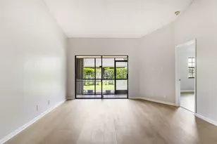 9663 NW 76th St, Tamarac, FL 33321 - Photo 8