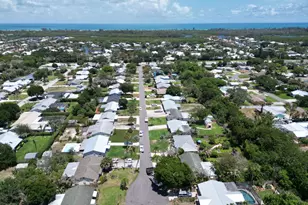 8704 SE Jardin St, Hobe Sound, FL 33455 - Photo 22