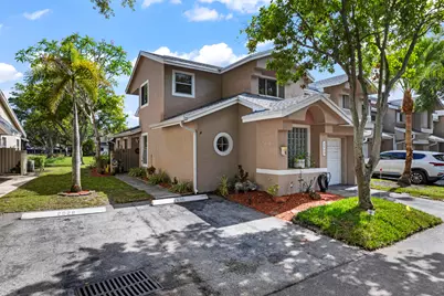2030 Discovery Circle E, Deerfield Beach, FL 33442 - Photo 2
