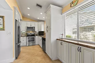 2030 Discovery Cir E, Deerfield Beach, FL 33442 - Photo 8
