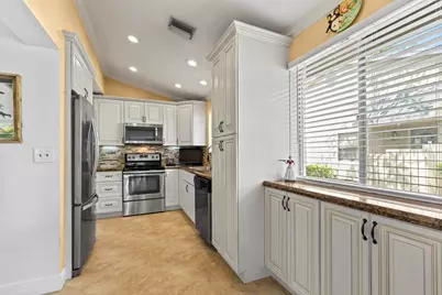 2030 Discovery Circle E, Deerfield Beach, FL 33442 - Photo 8
