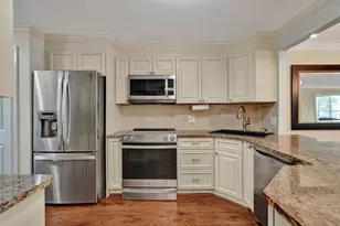 3621 Oaks Clubhouse Dr, Pompano Beach, FL 33069 - Photo 8