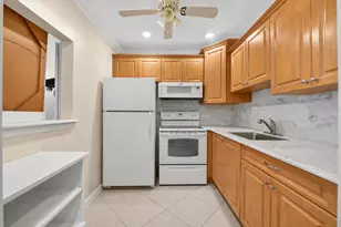 559 Mansfield, Boca Raton, FL 33434 - Photo 8