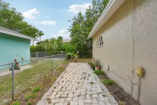 160 Royal Pine Cir S, Royal Palm Beach, FL 33411 - Photo 24