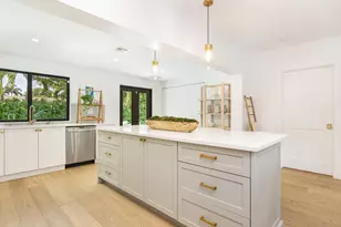 320 Linda Ln, West Palm Beach, FL 33405 - Photo 10