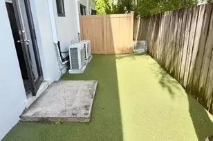821 N Victoria Park Rd, Fort Lauderdale, FL 33304 - Photo 2